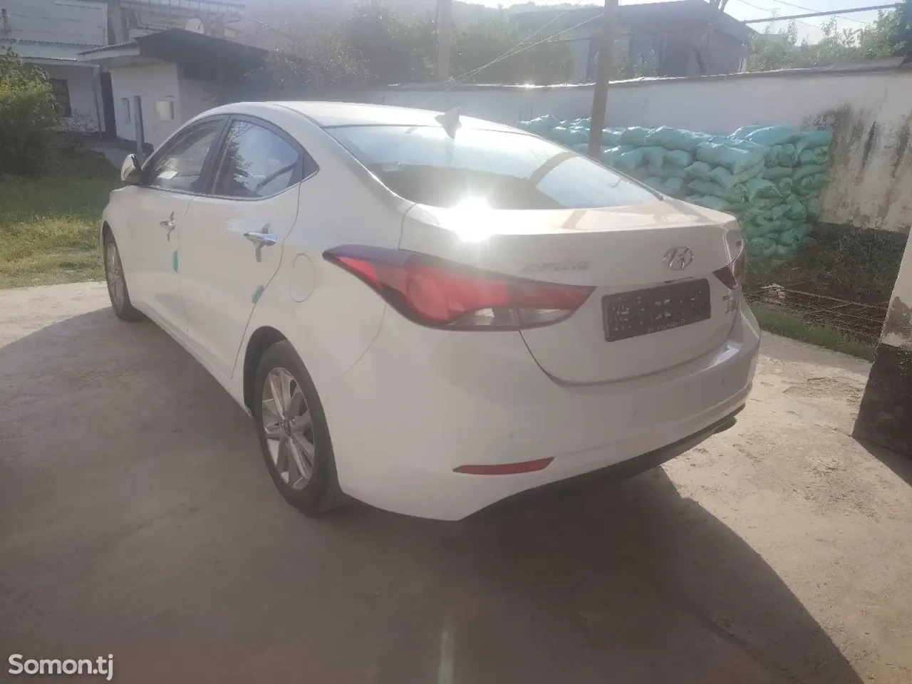 Hyundai Avante 2014 · 1.6 AT