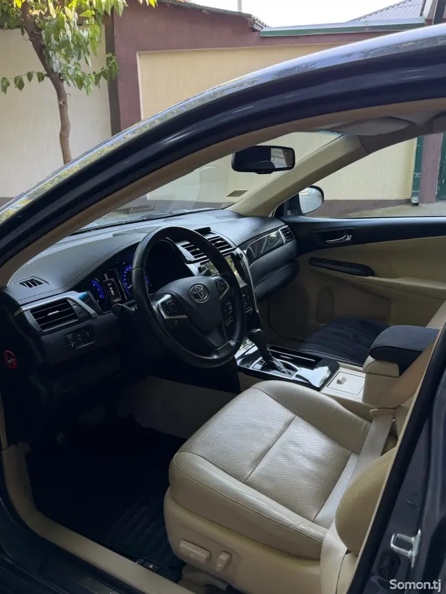 Toyota Camry 2015 · 2.5 AT