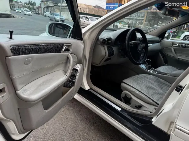 Mercedes-Benz C class 2005 · 2.0 AT