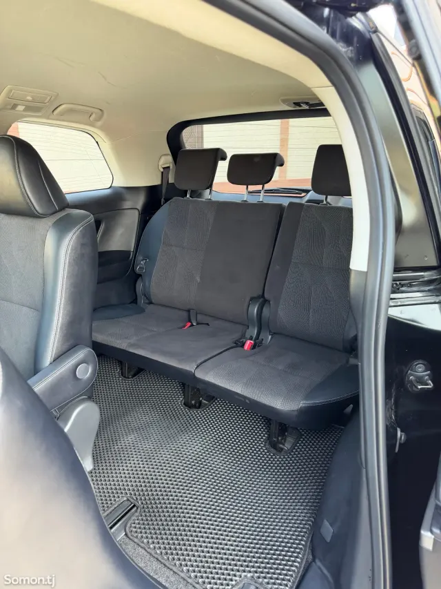 Toyota Estima 2014 · 2.4 AT