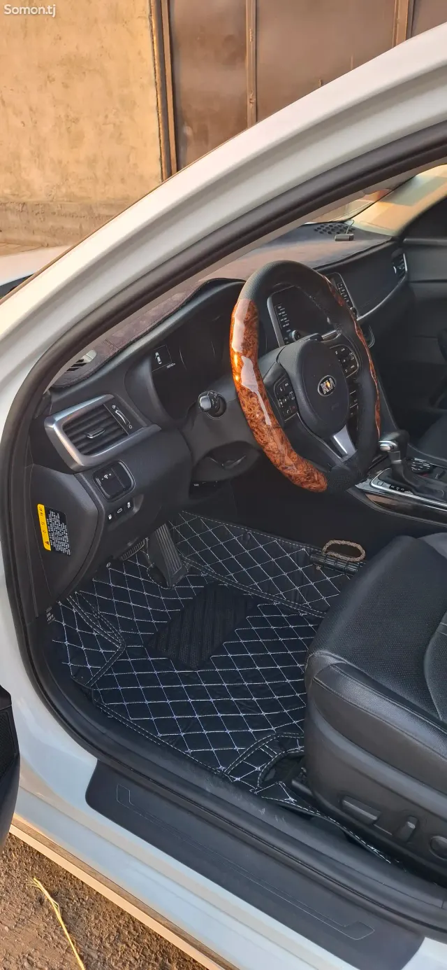 Kia K5 2016 · 2.0 AT