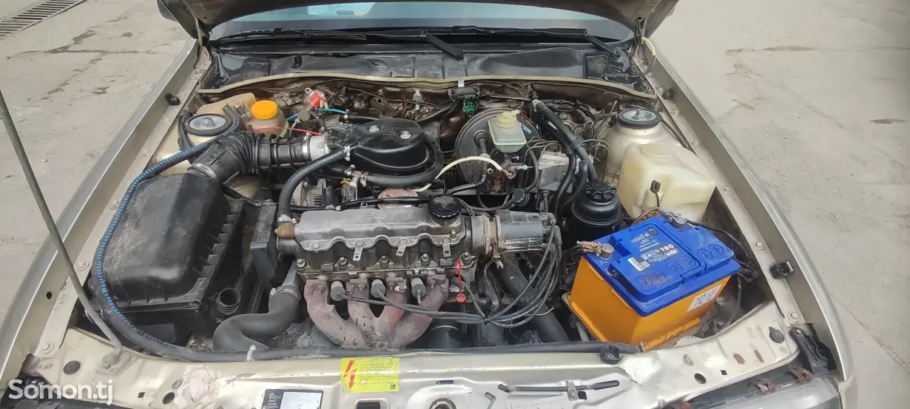 Opel Vectra A 1993 · 1.6 MT