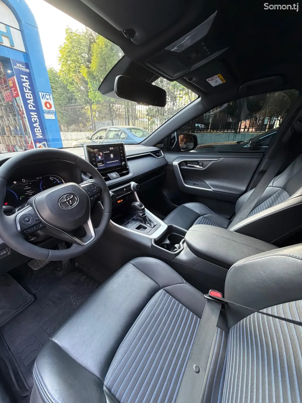 Toyota RAV 4 2021 · 2.5 AT