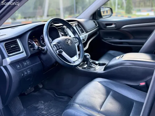 Toyota Highlander 2018 · 2.5 AT