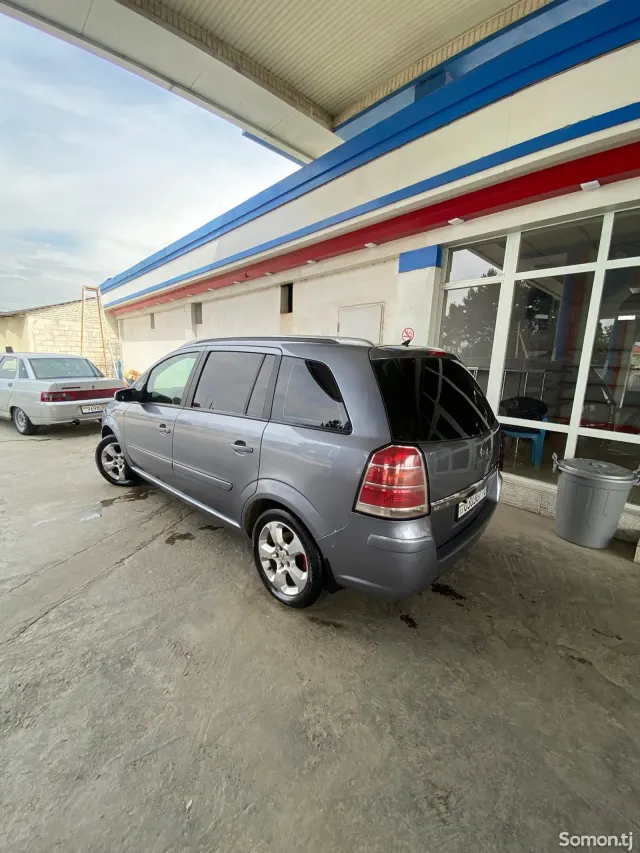 Opel Zafira 2006 · 1.8 MT