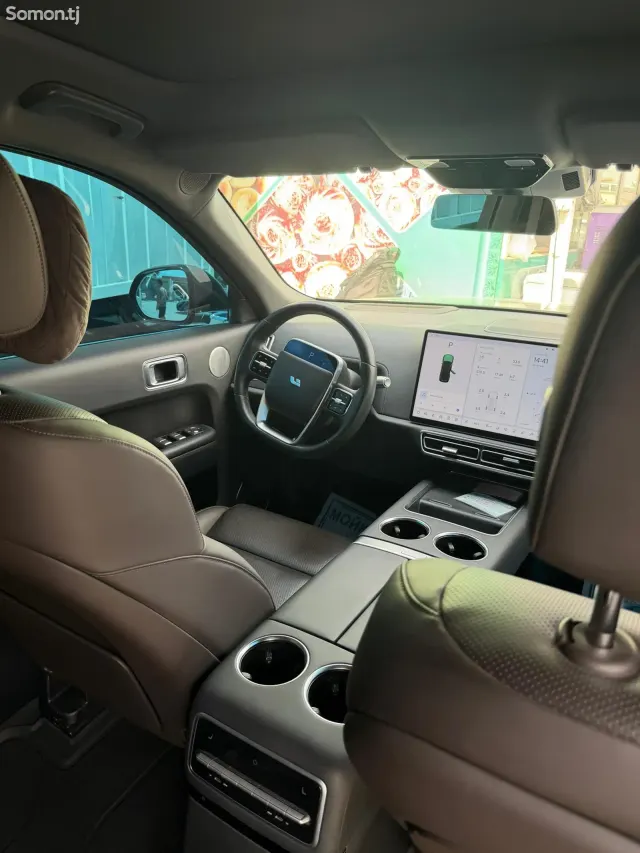 Li Auto (Lixiang) L9 2024 · 1.5 AT