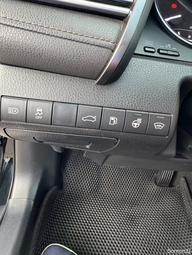 Toyota Camry 2019 · 2.5 AT