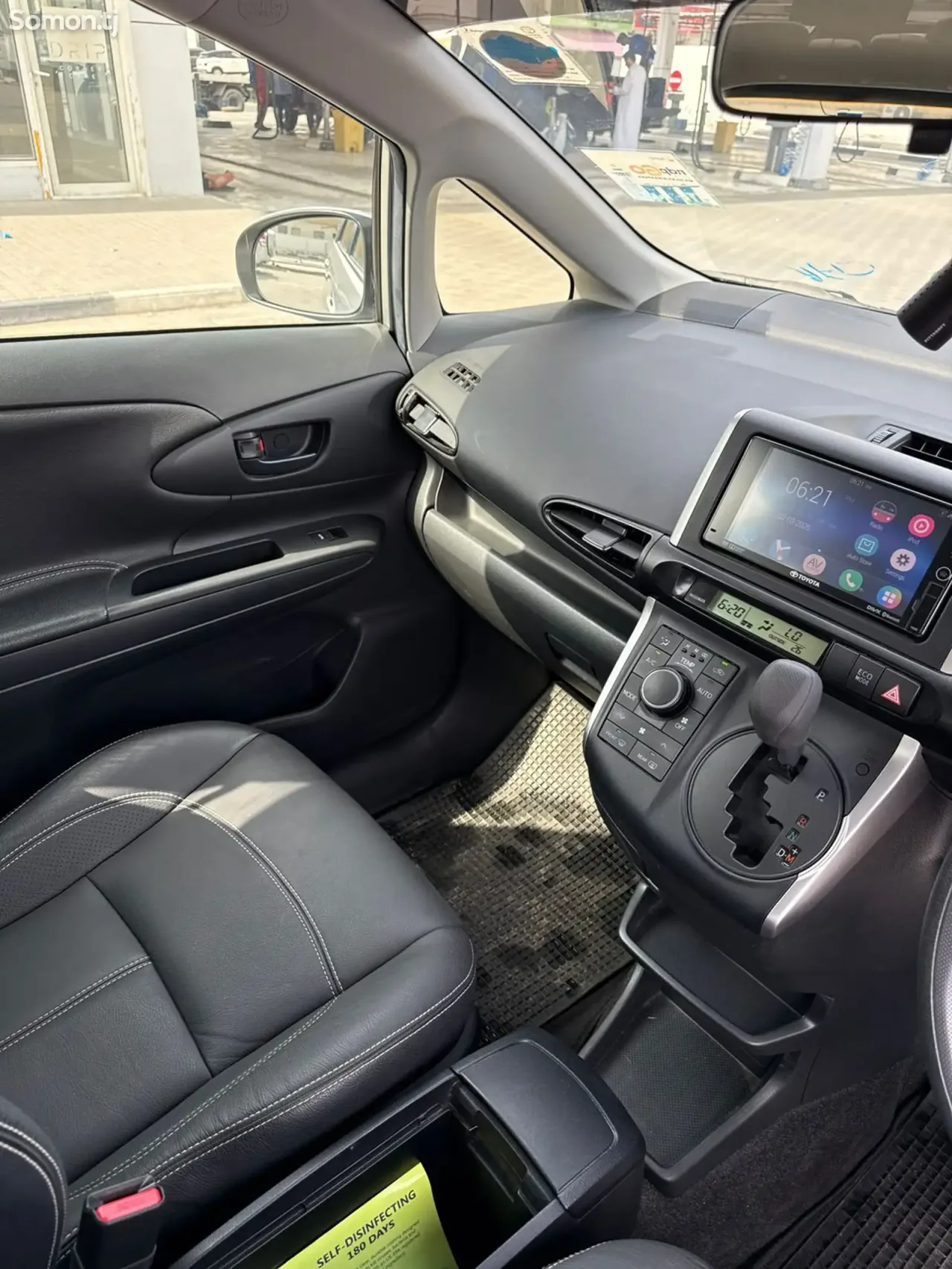 Toyota Wish 2015 · 1.8 AT