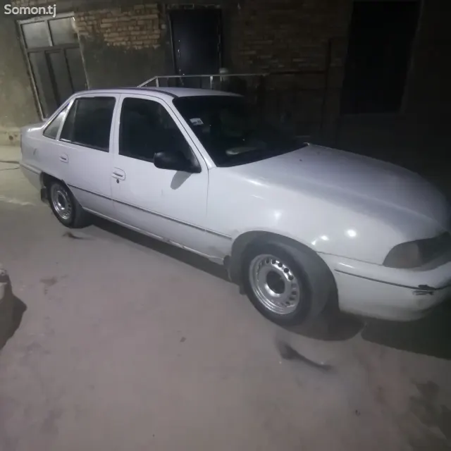 Daewoo Nexia 1995 · 1.6 MT