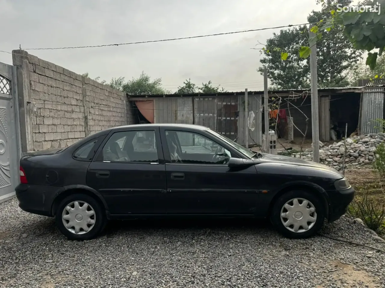 Opel Vectra B 1996 · 0.6 MT