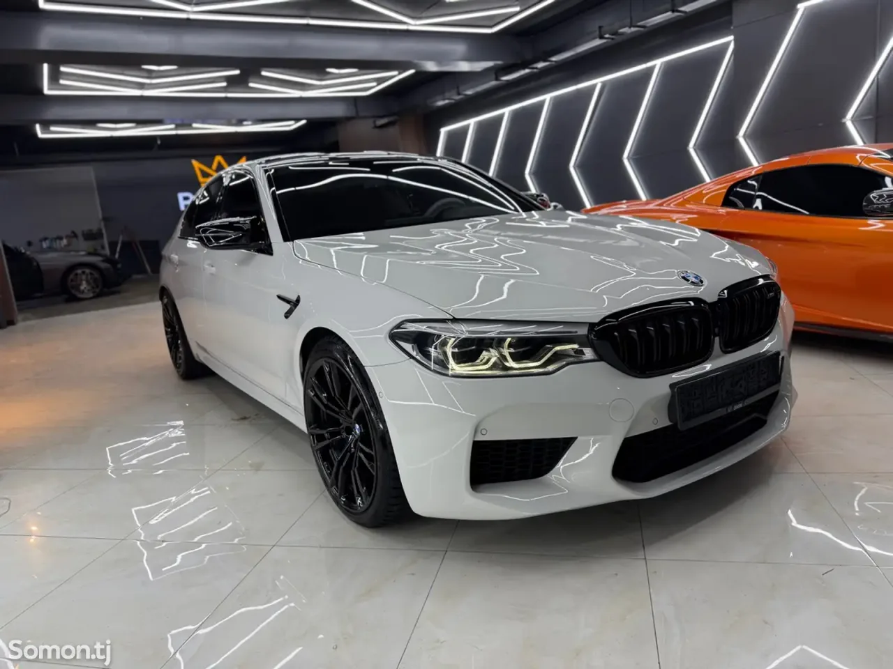 BMW M5 2019 · 4.4 AT