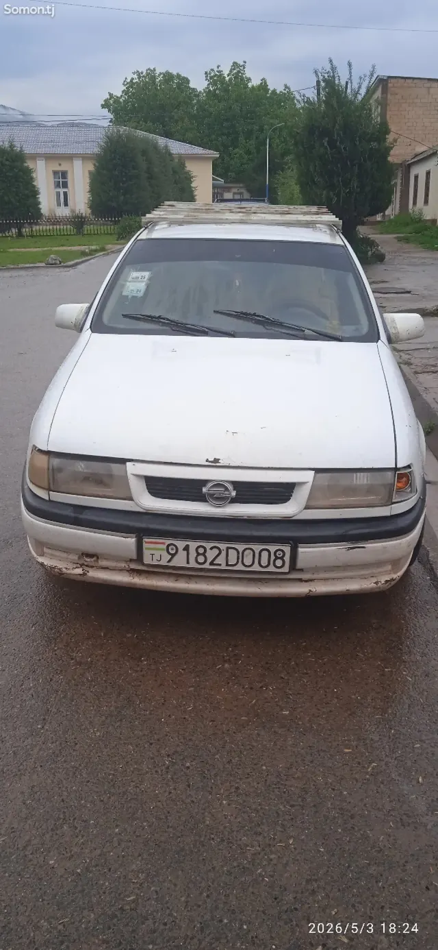 Opel Vectra A 1992 · 1.6 MT
