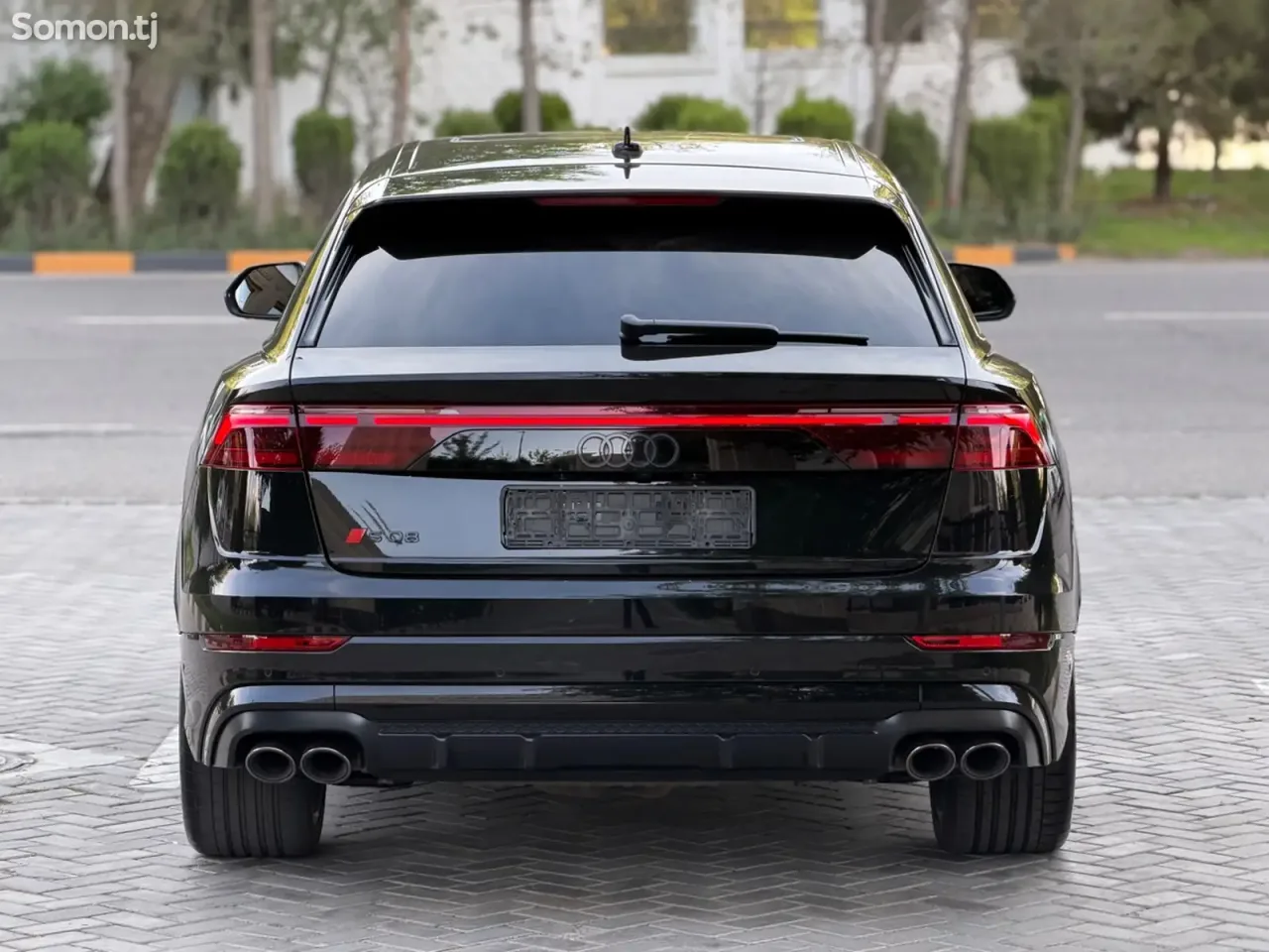 Audi Q8 2024 · 4.0 AT