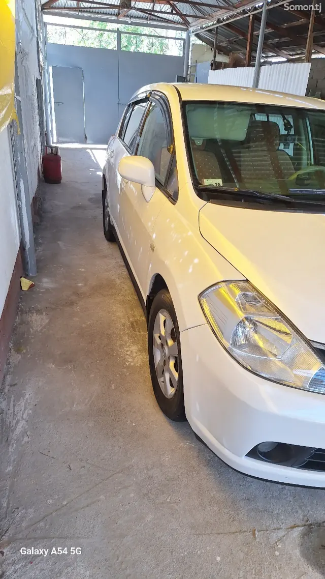Nissan Tiida 2005 · 1.6 AT