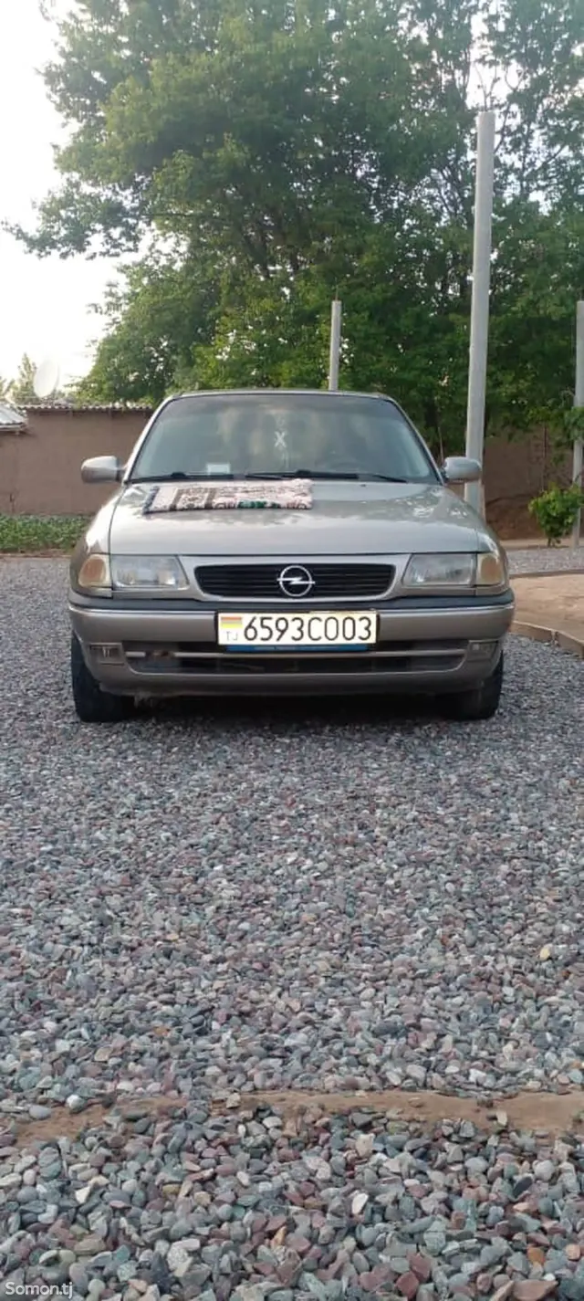 Opel Astra F 1996 · 1.6 MT