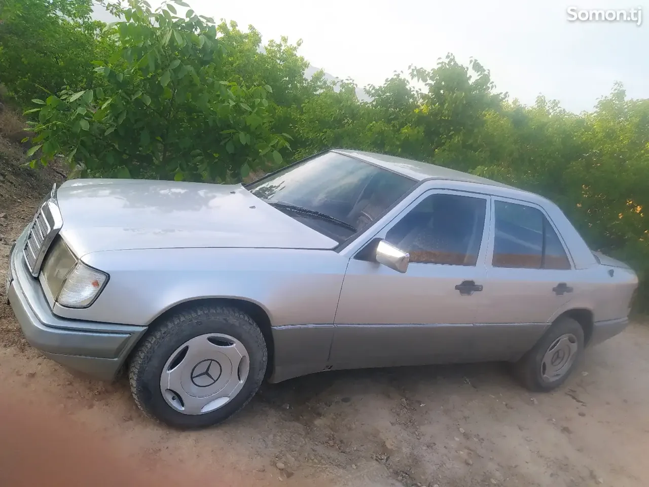 Mercedes-Benz W124 1985 · 2.0 MT