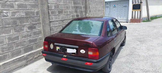 Opel Vectra A 1991 · 1.6 MT