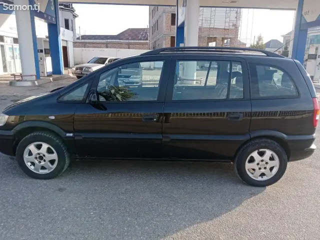 Opel Zafira 2002 · 1.8 MT