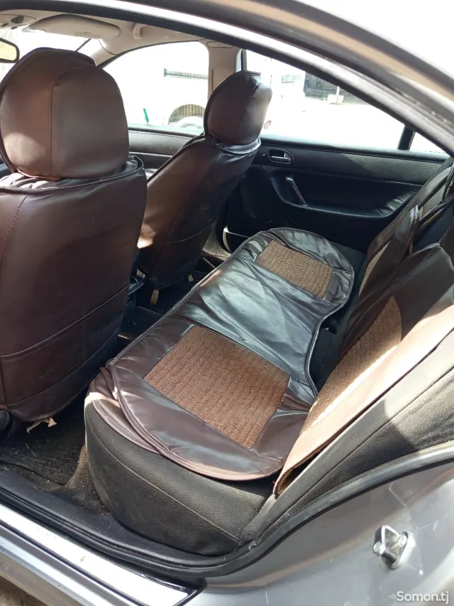 Peugeot 607 2001 · 2.2 AT