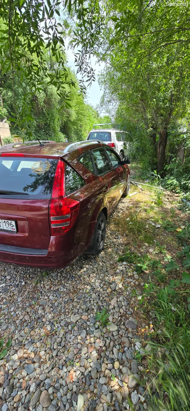 Kia Ceed 2009 · 1.6 MT