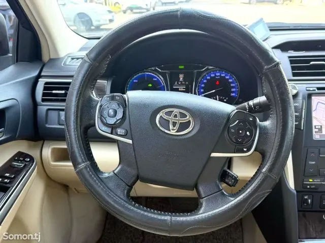 Toyota Camry 2016 · AT