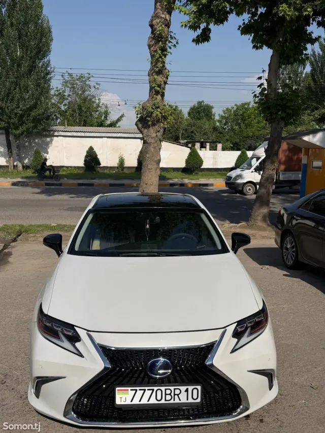 Lexus ES series 2013 · 2.5 AT