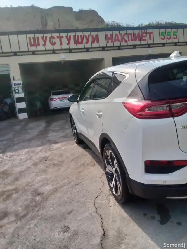 Hongqi E-HS3 2019 · AT