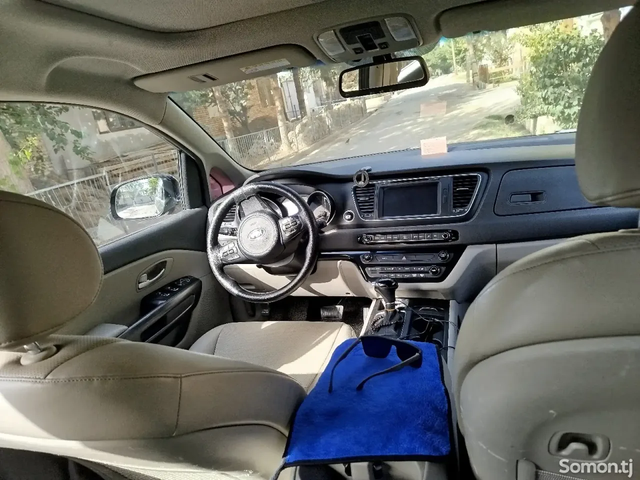 Kia Carnival 2015 · 2.0 AT
