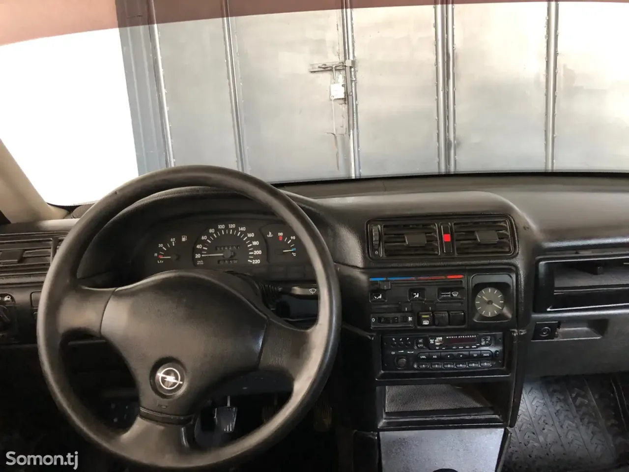 Opel Vectra A 1994 · 1.6 MT