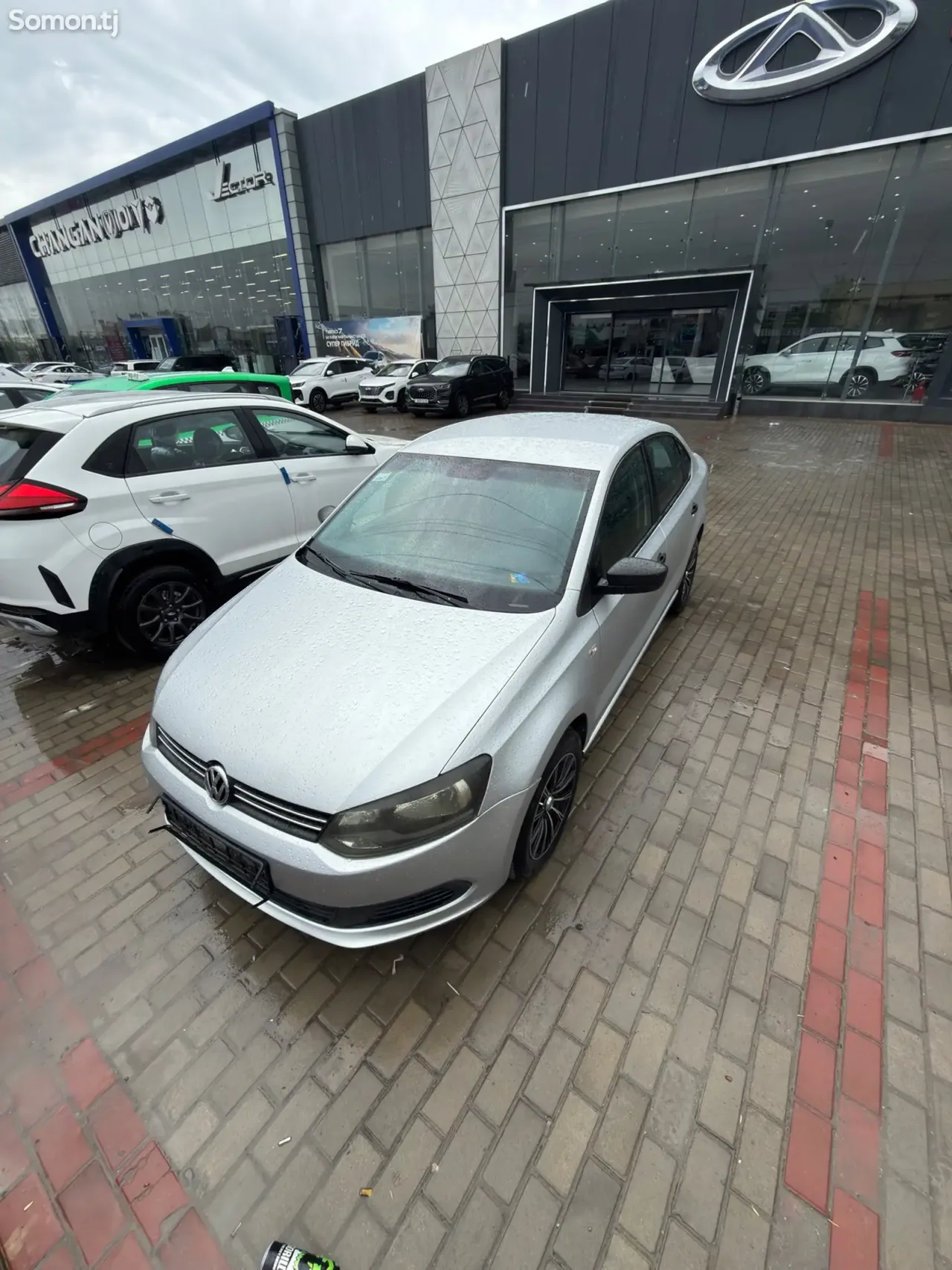 Volkswagen Polo 2015 · 1.6 MT