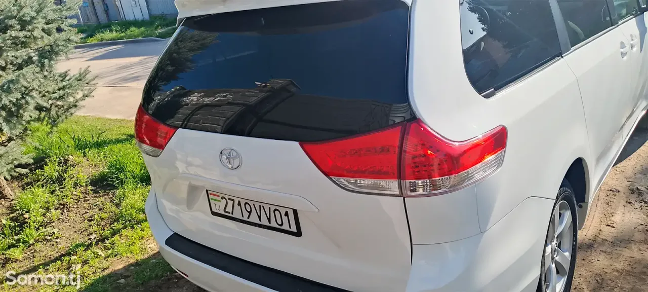 Toyota Sienna 2014 · 3.5 AT