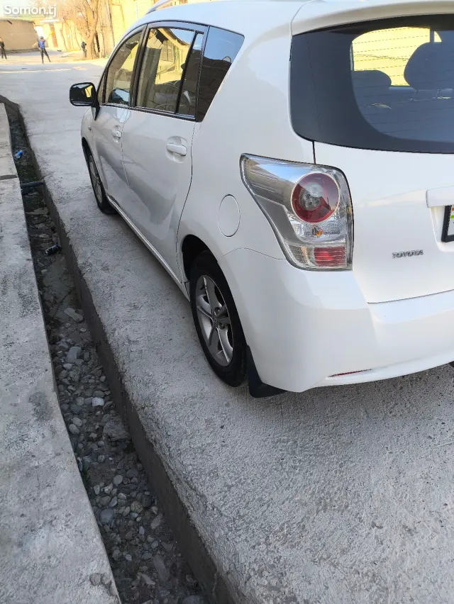 Toyota Verso 2011 · 2.0 MT