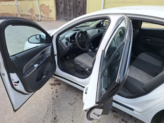 Chevrolet Cruze 2008 · 1.8 MT