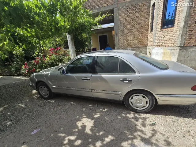 Mercedes-Benz E class 1996 · 2.0 MT