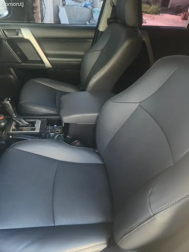 Toyota Land Cruiser Prado 2015 · 3.0 AT