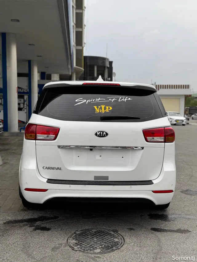 Kia Carnival 2015 · 2.2 AT