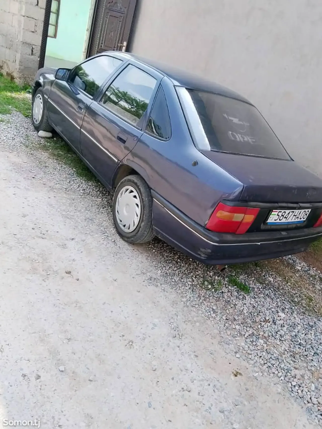 Opel Vectra A 1992 · 1.6 MT