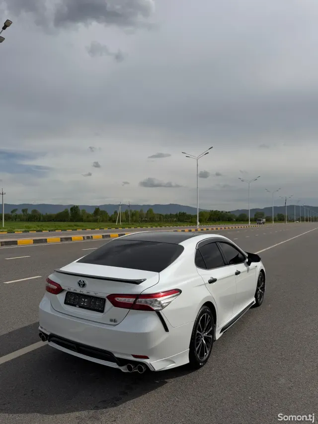 Toyota Camry 2018 · 2.5 AT