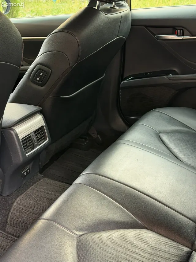 Toyota Camry 2018 · 2.5 AT