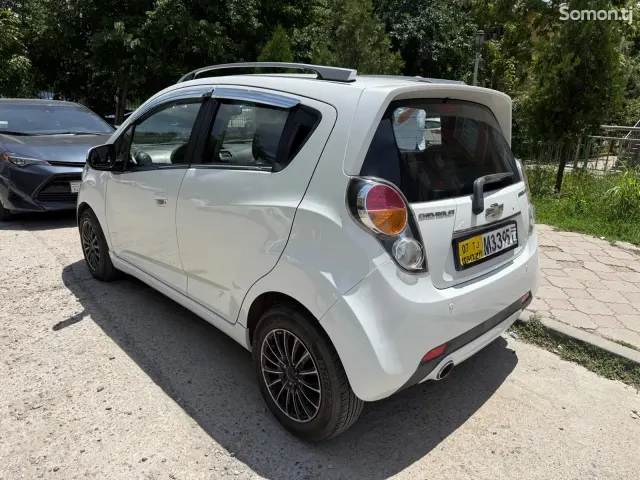 Chevrolet Spark 2012 · 1.1 AT