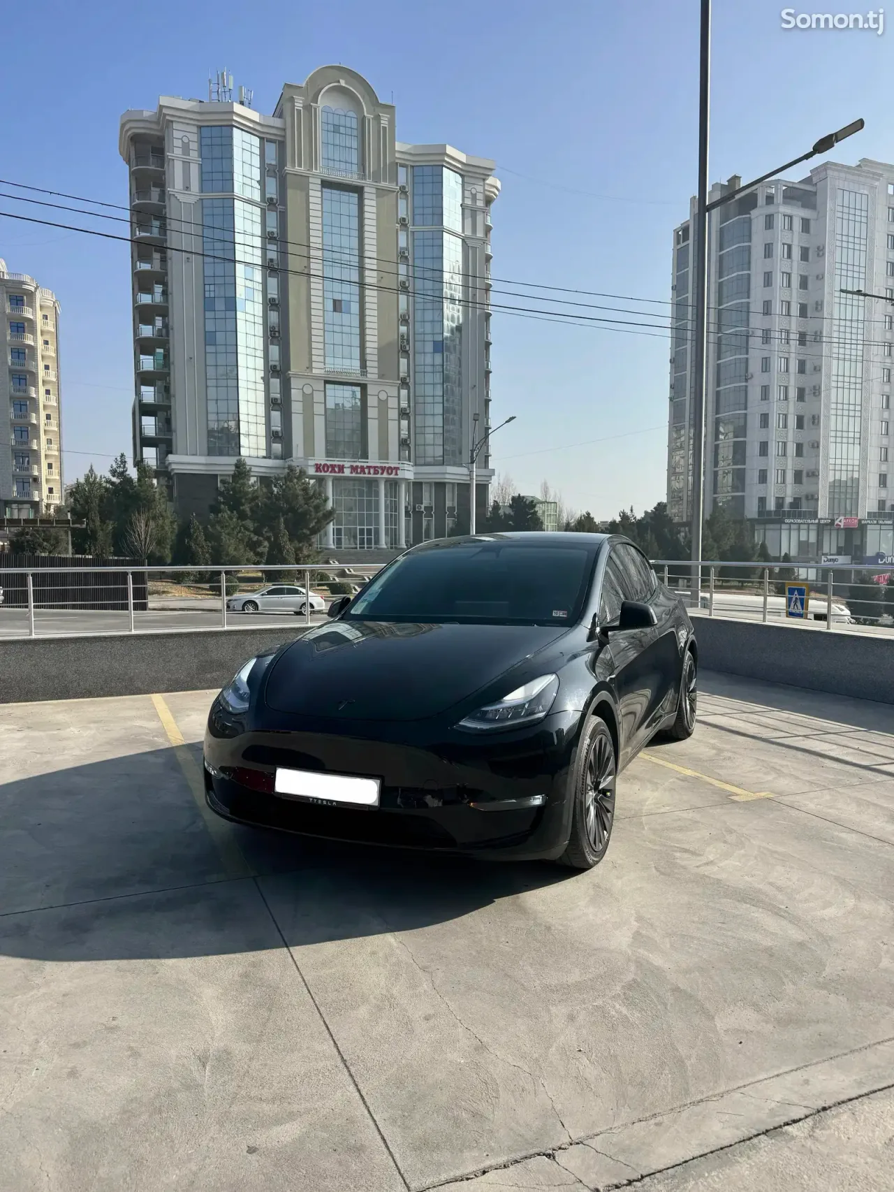 Tesla Model Y 2020 · AT