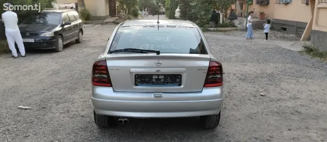 Opel Astra G 1998 · 1.6 MT