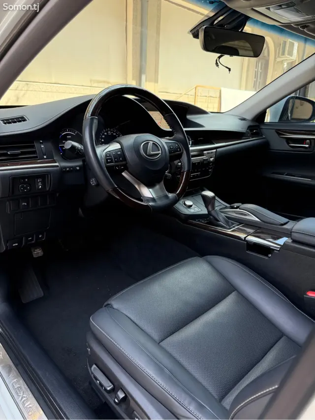 Lexus ES series 2016 · 3.0 AT