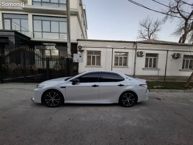 Toyota Camry 2020 · 2.5 AT