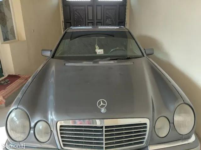 Mercedes-Benz E class 1996 · 2.2 MT