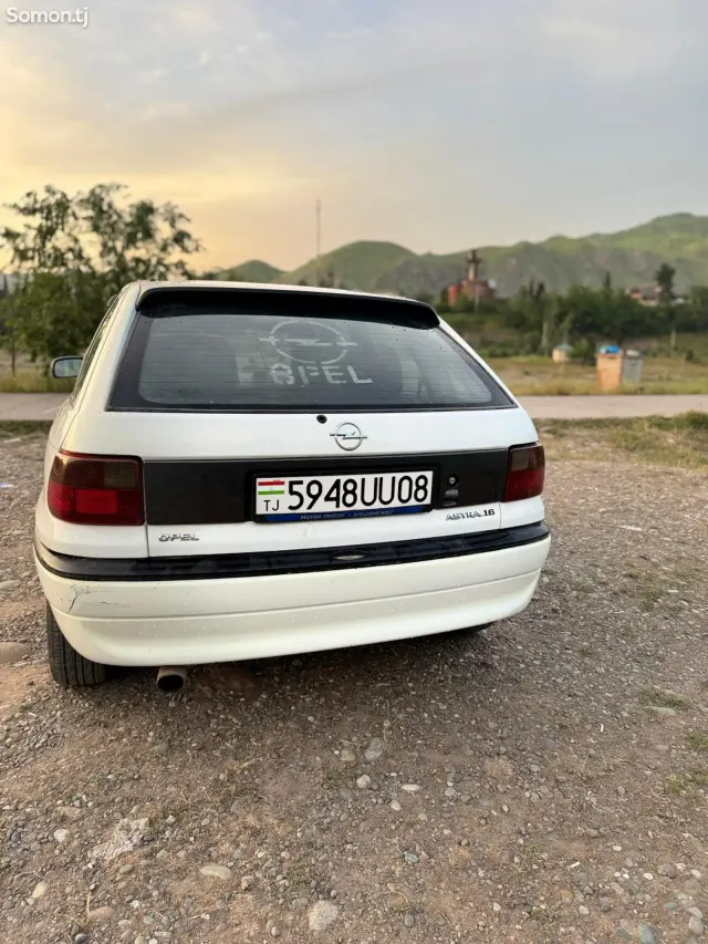 Opel Astra F 1997 · 1.6 MT