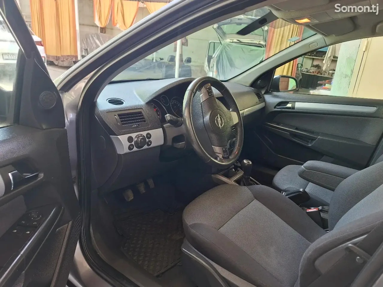 Opel Astra H 2006 · 1.6 MT