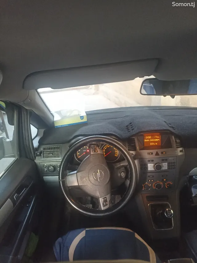 Opel Zafira 2006 · 1.6 MT