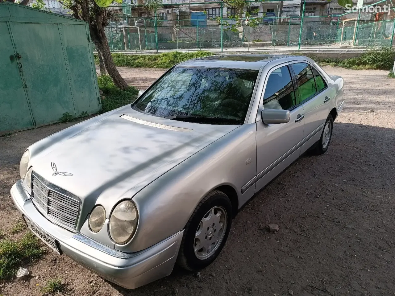 Mercedes-Benz E class 1997 · 2.2 MT