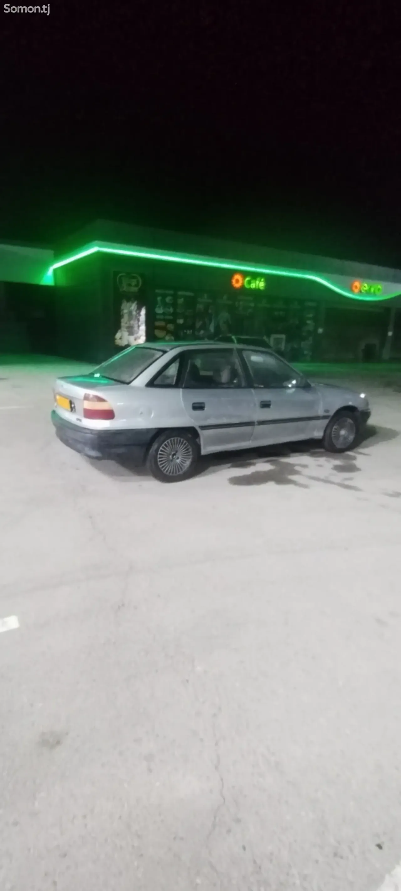 Opel Astra F 1992 · 1.6 MT